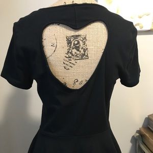 Tshirt peplum with heart shape cutout on back